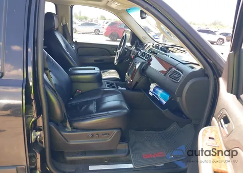 2007 Chevrolet Suburban 1500 Ltz z USA, uszkodzony, nr VIN 1GNFK16307R270435